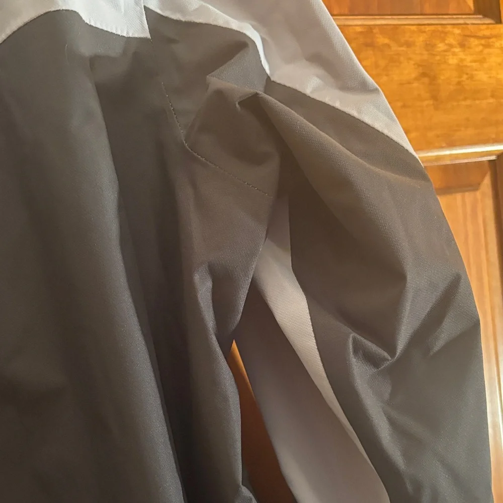 Columbia Gray and Black Ski Jacket - Picture 16 of 16